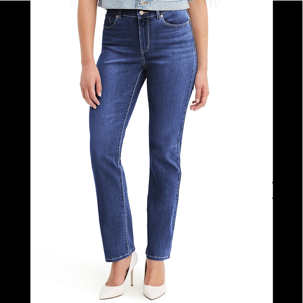 Women's Levi's® Classic Straight Midrise 👖🌹